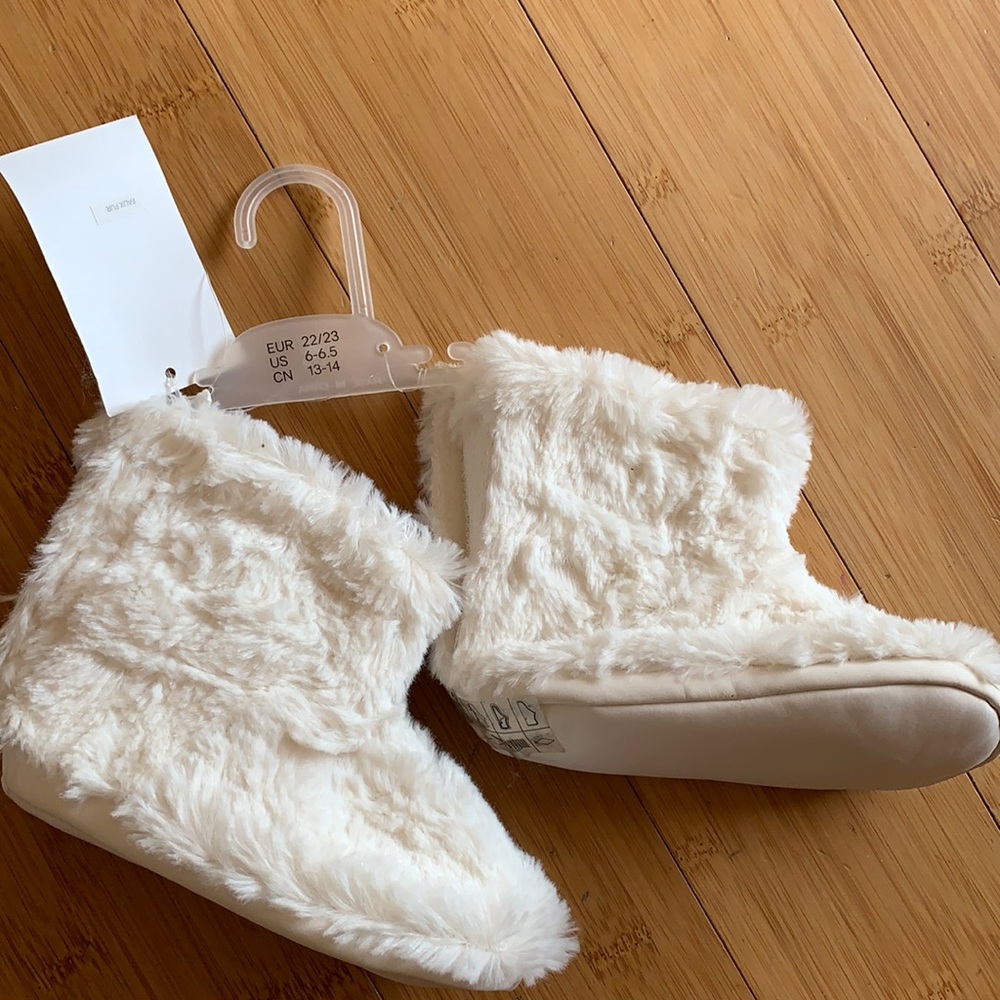 White faux fur toddler slipper 6-6.5